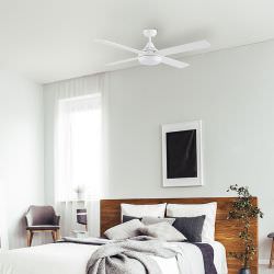 Moderno ventilatore senza luce bianco