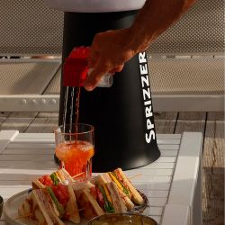 Red spritzer for a perfect aperitif